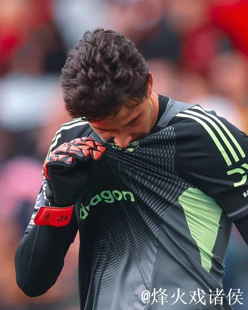 曼联4-4惊险战平！两次读秒险遇绝杀+2100万门将成关键 阿莫林变阵失利